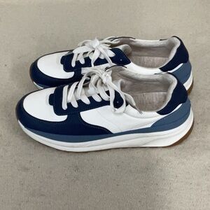 NWOT mens Cushionaire sneakers